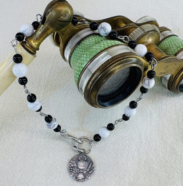 Handmade Rosary Bracelet with Onyx, Howlite & Chalice Medal silver - Image 2