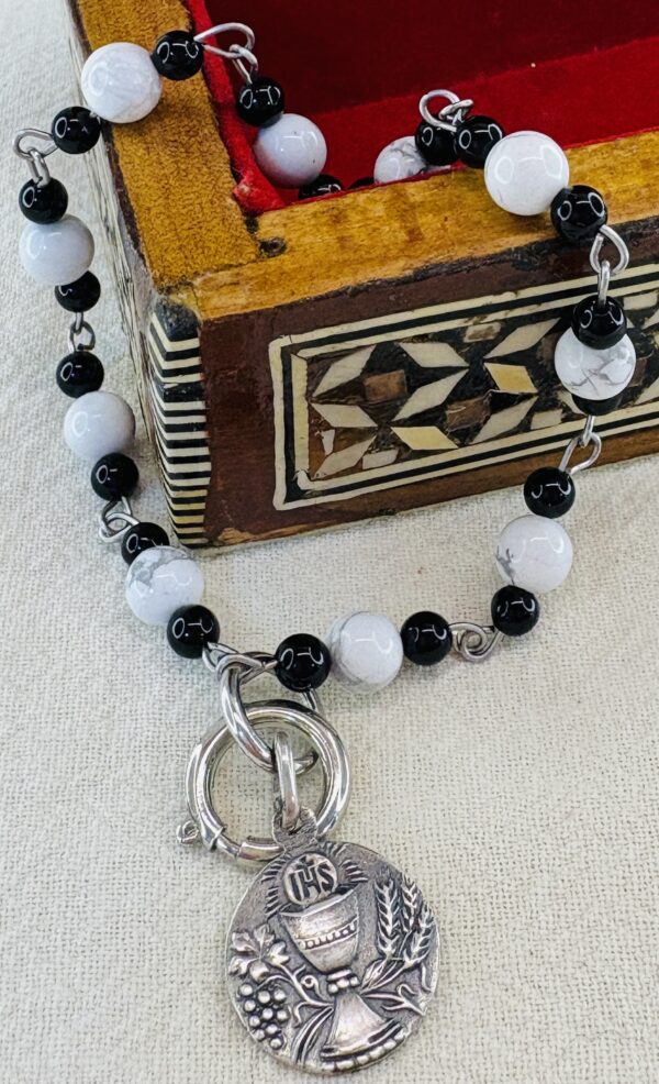 Handmade Rosary Bracelet with Onyx, Howlite & Chalice Medal silver - Image 5