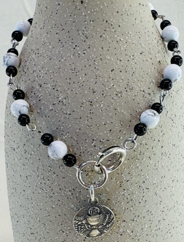 Handmade Rosary Bracelet with Onyx, Howlite & Chalice Medal silver - Image 4