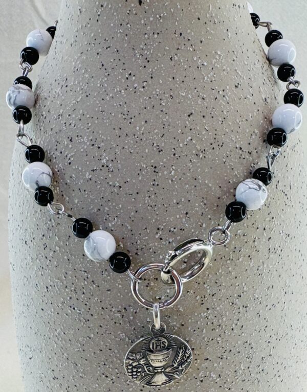 Handmade Rosary Bracelet with Onyx, Howlite & Chalice Medal silver - Image 3