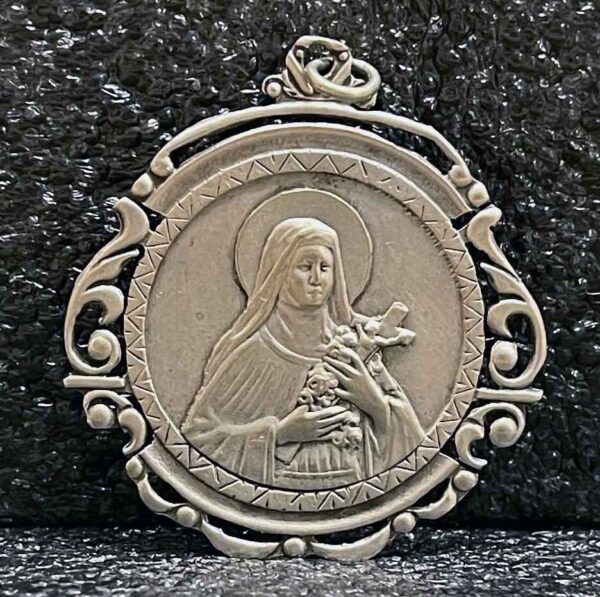 Wonderful artisanal St. Therese silver 13 grams amazing details on edge - Image 3